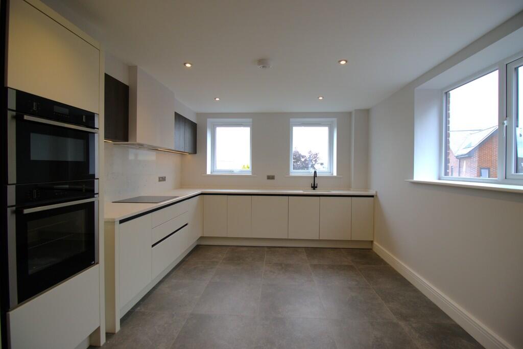 Gordon Richards House, Furlong View, The Paddock photo 3