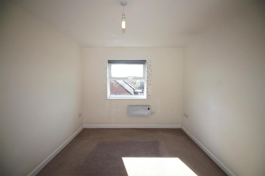Apartment in Manchester, Newton Heath - View 4