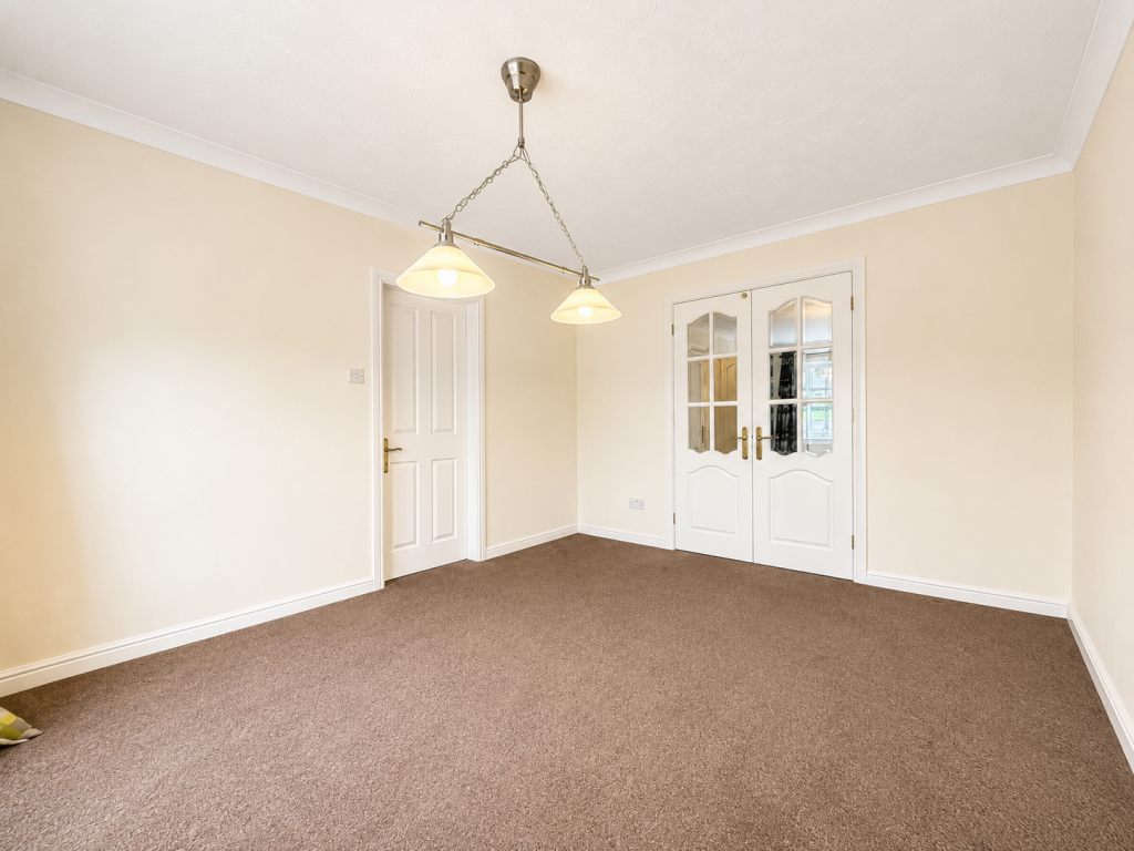 House in Bradford, Lane End, Keighley - More