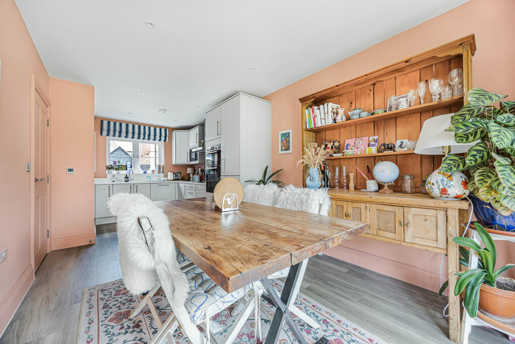 4 Chiltern Gardens, Woodcote - View 4