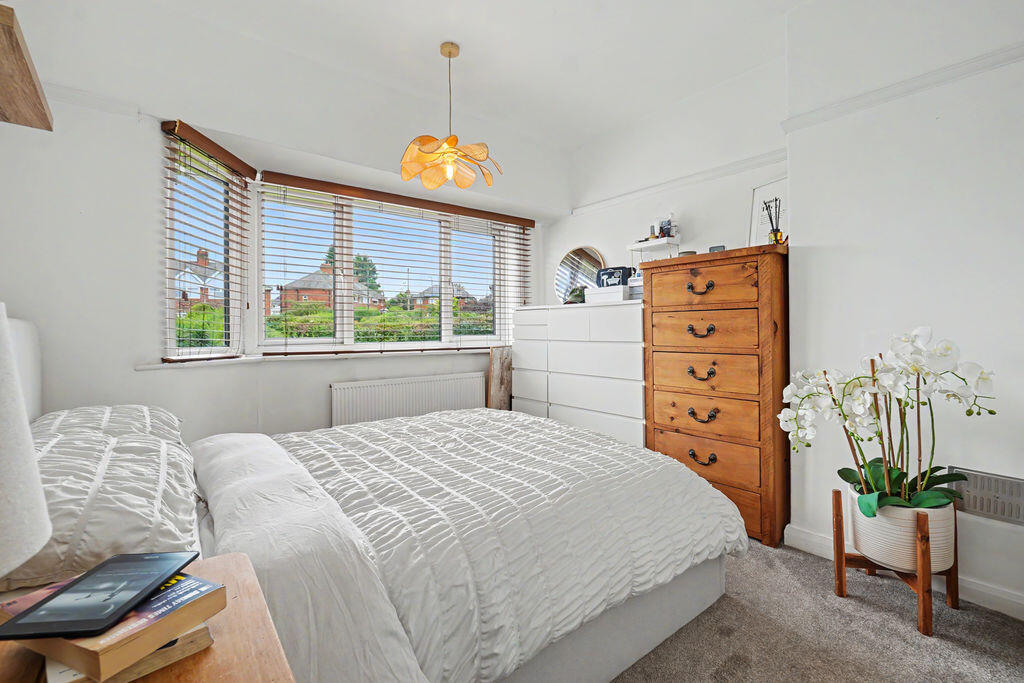 House in Chesterfield, Stonegravels - More