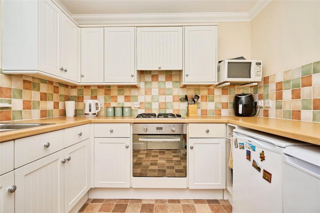 Warden Road, Totland Bay, Isle of Wight, PO39 - View 6