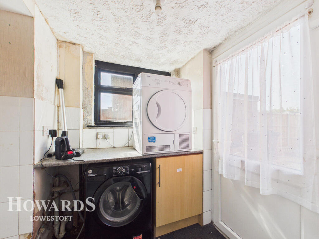 3-bed terraced on Field Lane, Kessingland, £160,000