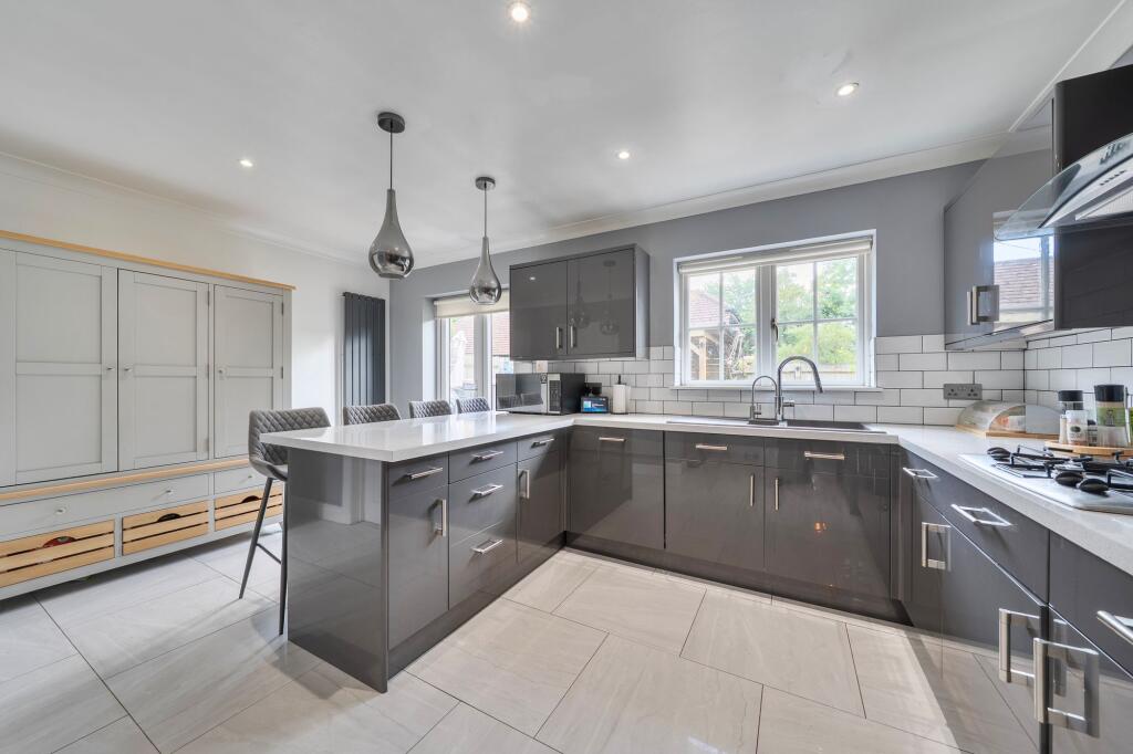 House in Reigate and Banstead, Horley - View 3