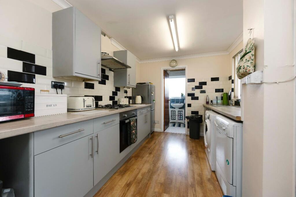 House in Cardiff, Treharris - More