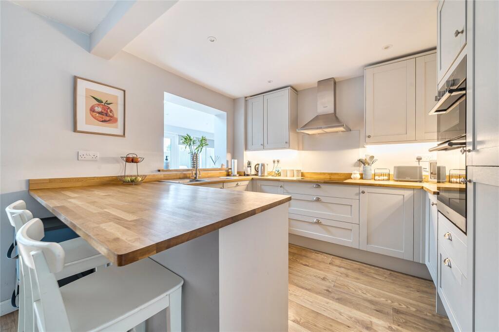 House in Woking, Goldsworth Park, Knaphill - View 2