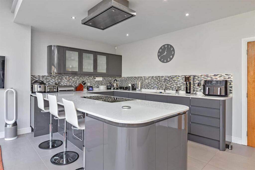 Additional image 9 of Batchwood Drive, St Albans