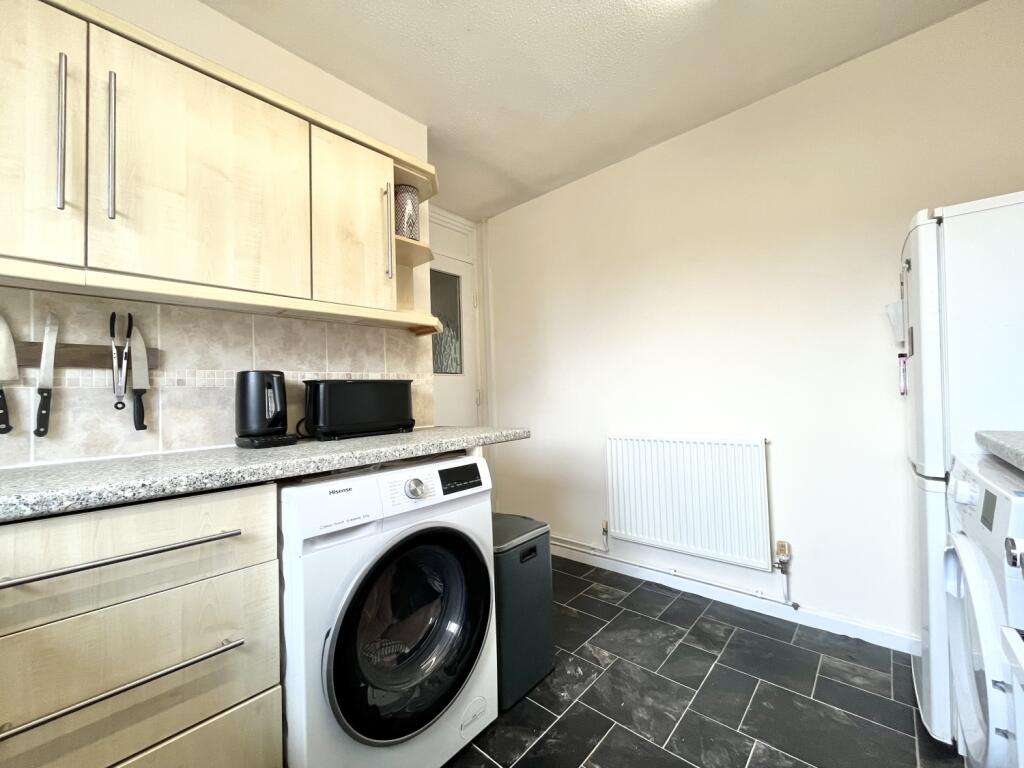 Apartment in Wolverhampton, Dovecotes, Pendeford - View 5