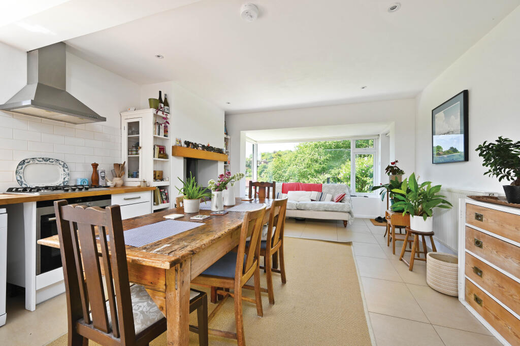 Michel Close, East Dean photo 3