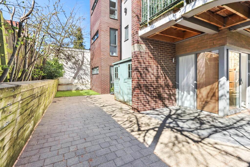 Main image of property: 2 Sambroke Square