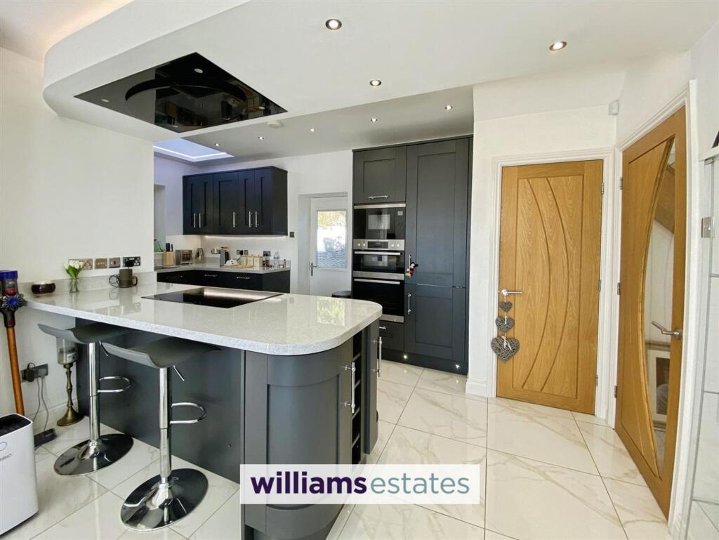Ruthin Road, Gwernymynydd, CH7 photo 4