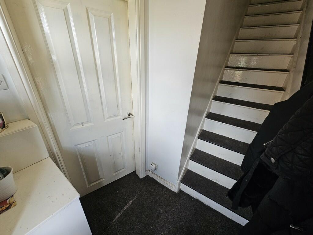 5, Clifton Close photo 3