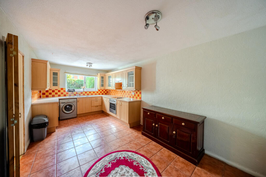 House in Newport - View 5