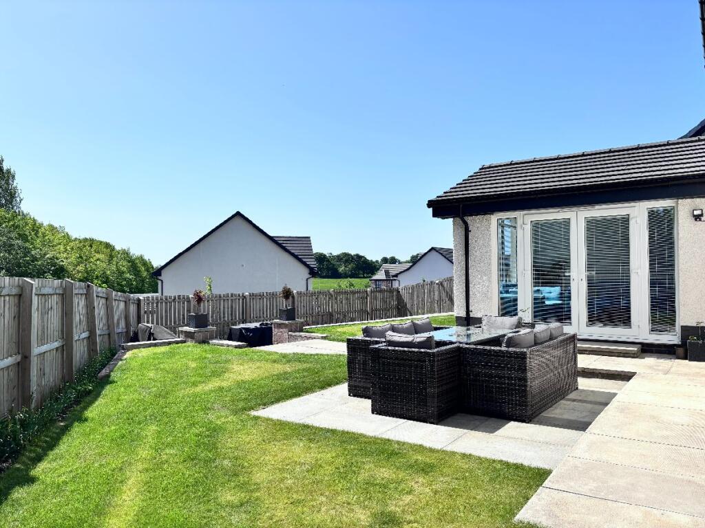 10 Church Grove, Winchburgh photo 4