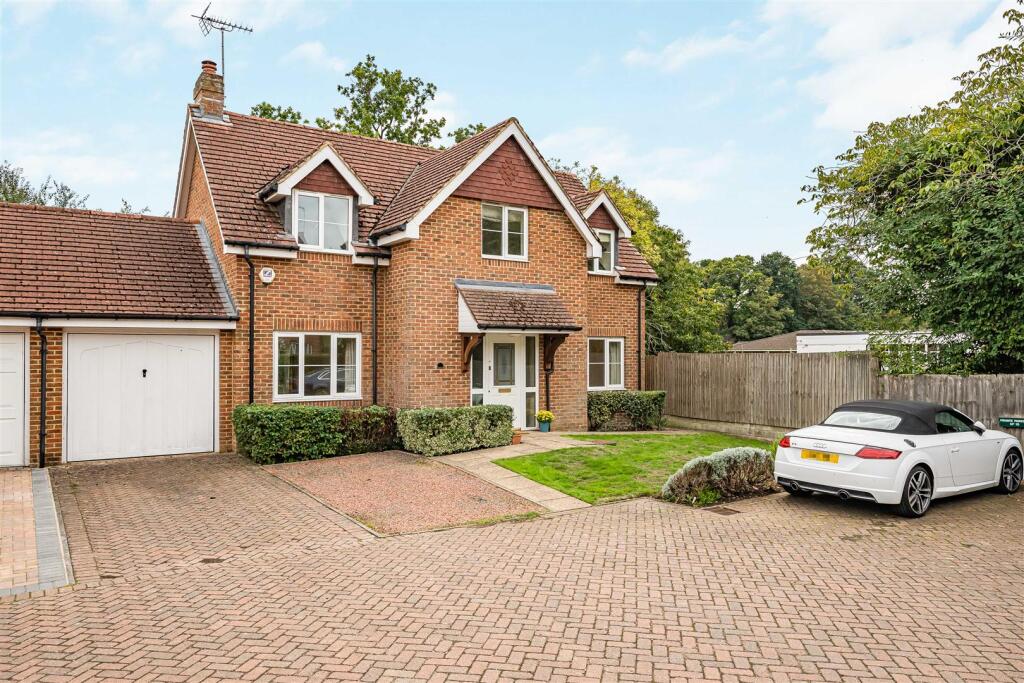 Main image of property: Abbottsleigh Gardens, Caversham, Reading