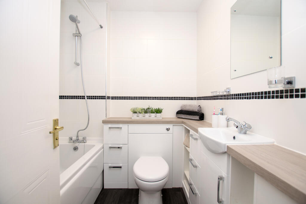 Apartment in Crawley, West Sussex - View 4