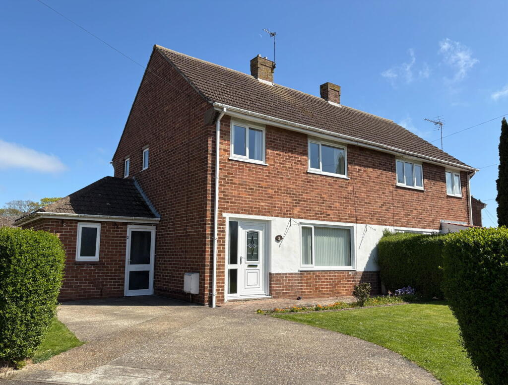 Main image of property: Albany Close, Skegness, Lincolnshire, PE25 2ND
