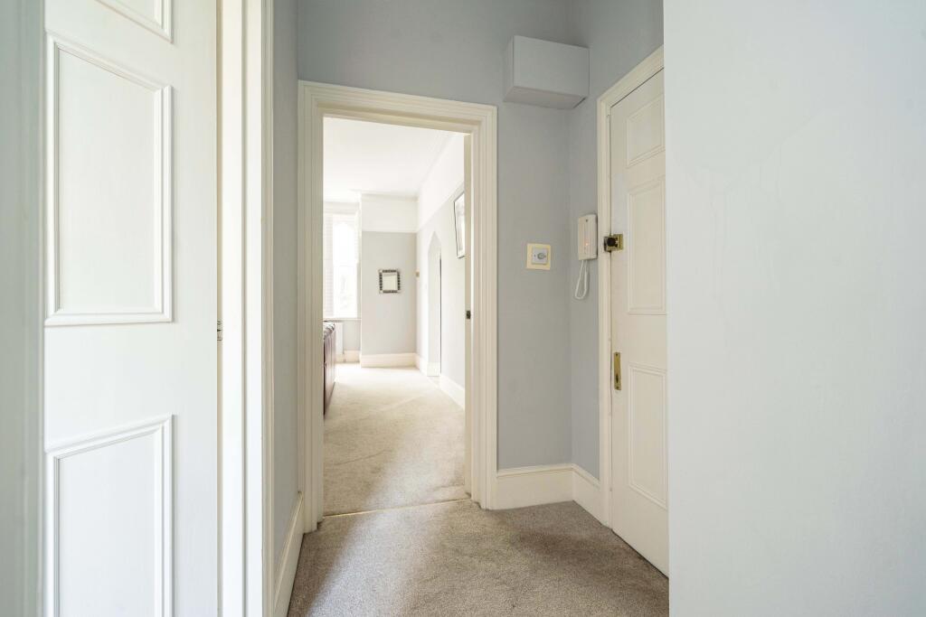 Apartment in London, Kilburn - More