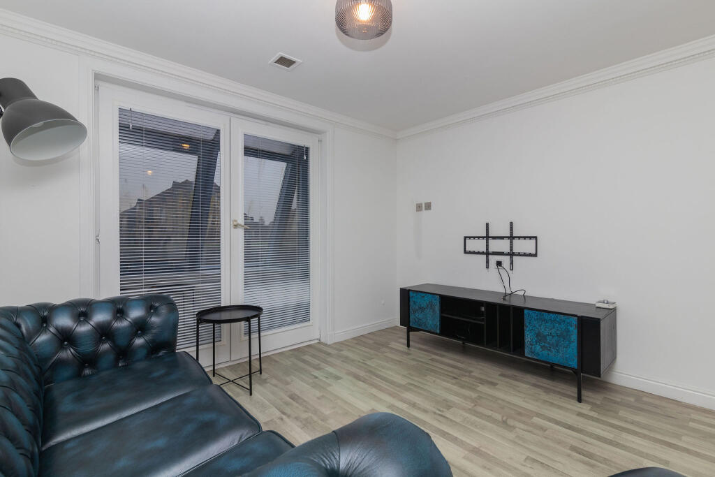Apartment in Glasgow - View 3