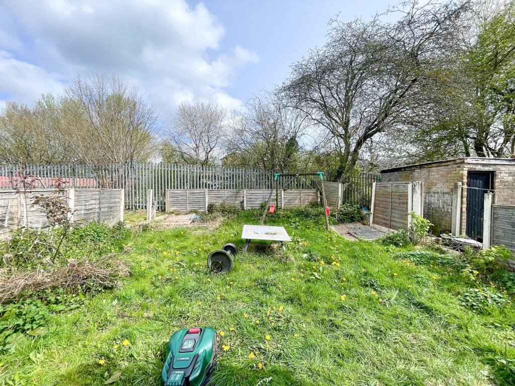 Northumberland Road, Brinnington photo 2