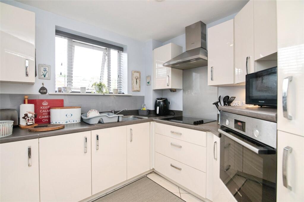 Apartment in Redditch, Riverside - View 2