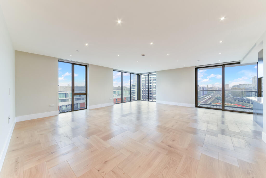 3-bed flat on Radley House, Prince Of Wales Drive, London, London, SW11, £3,250,000