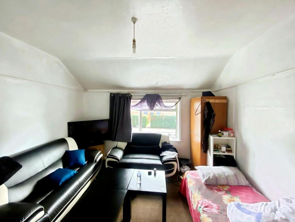 13_residential_living_room.jpg