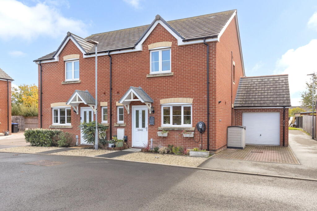 3-bed semi-detached on Elm Tree Close, Devizes, Wiltshire, SN10 3ER, £360,000