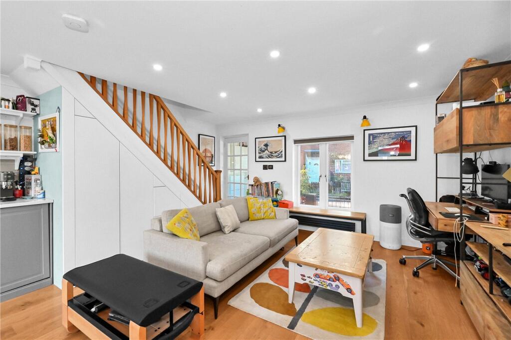 House in London - View 2
