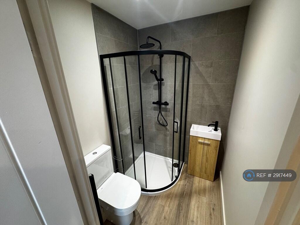 House in Stoke-on-Trent - More