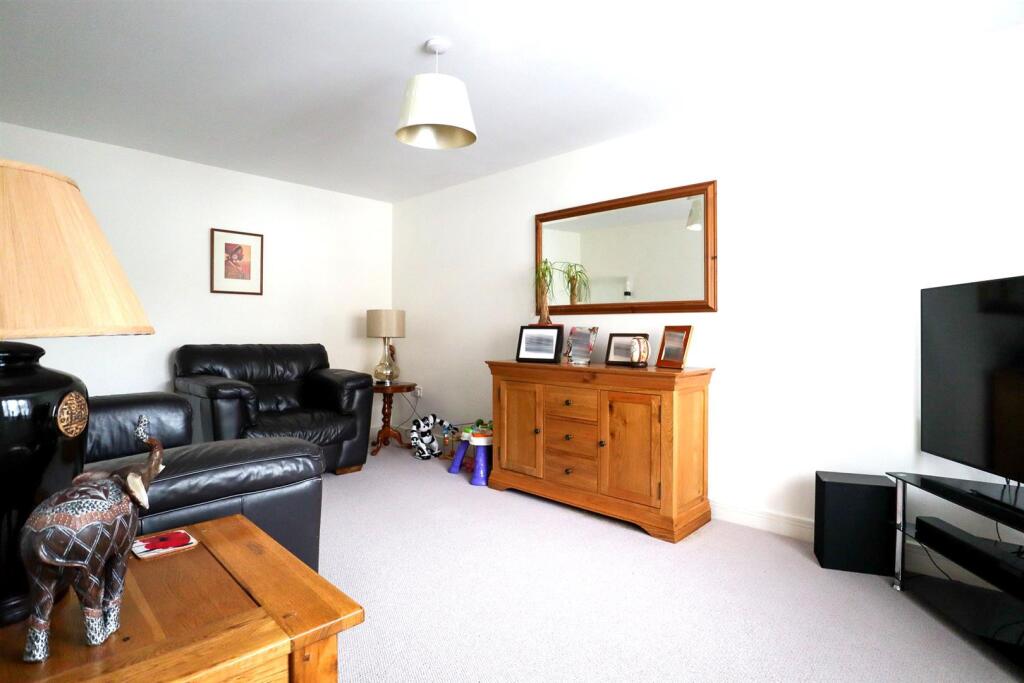Kempton Drive, Barleythorpe, Oakham, Rutland photo 4