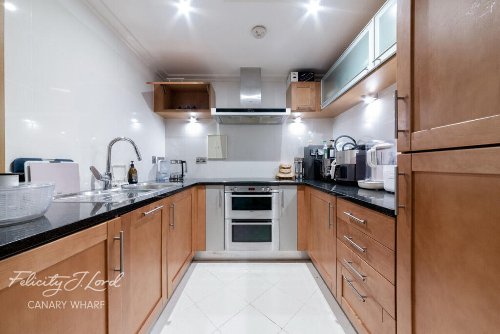Apartment in London, St John's Estate, Isle of Dogs - View 2