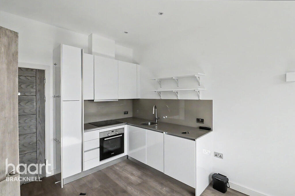 Main image of property: 50 Wellington Street, Slough