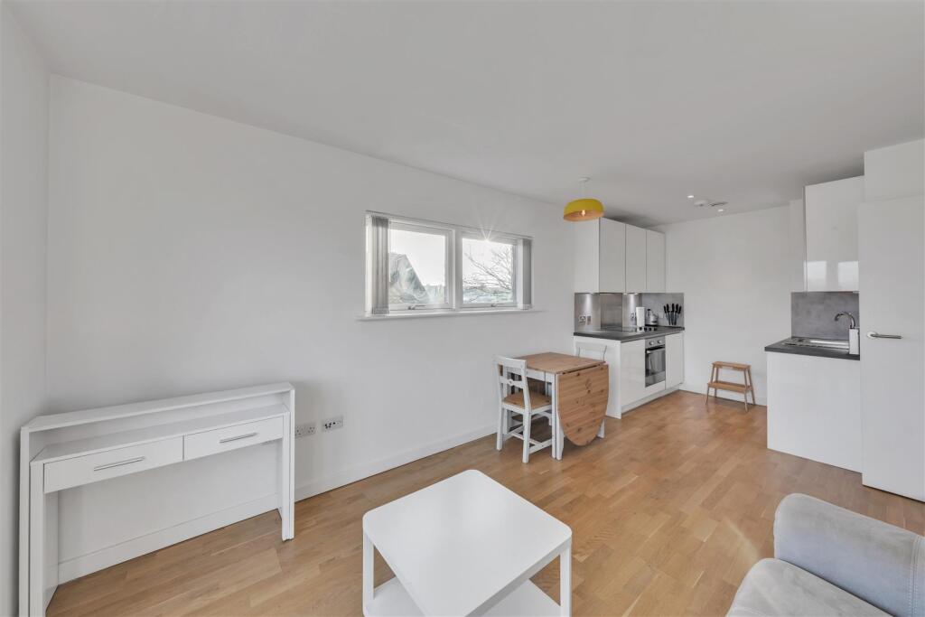 Apartment in London, Southall Green - More
