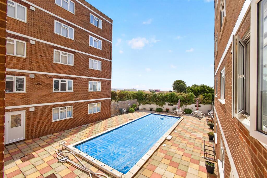 Apartment in Havant, Hampshire - View 4