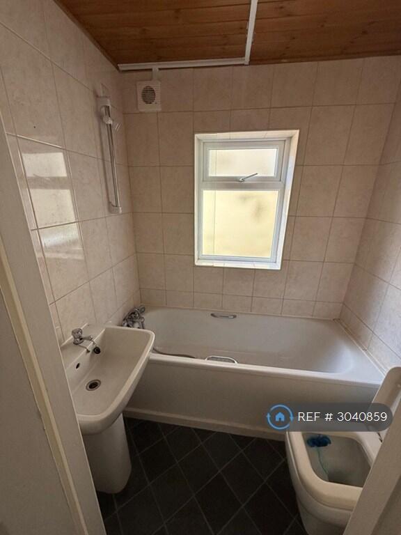 Apartment in Chester, Ellesmere Port - More