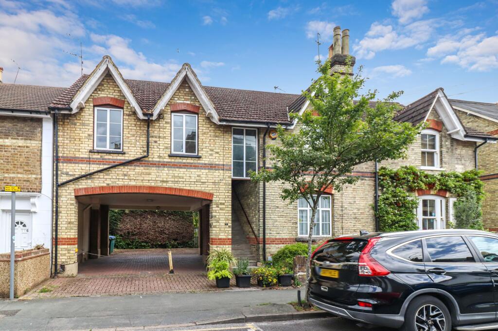 Main image of property: 112, Estcourt Road, Watford, WD17 2PZ