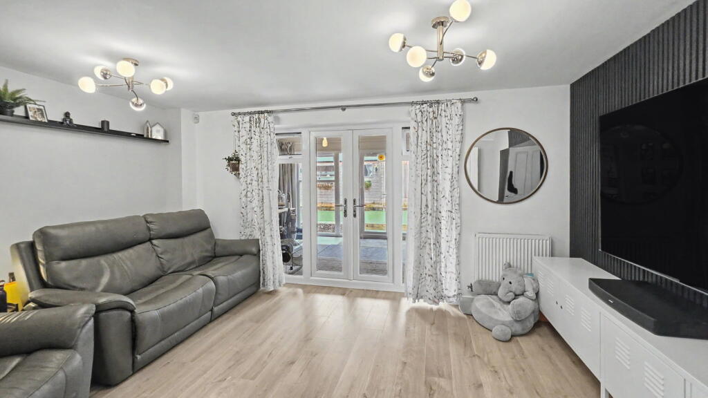 House in Gloucester - View 5