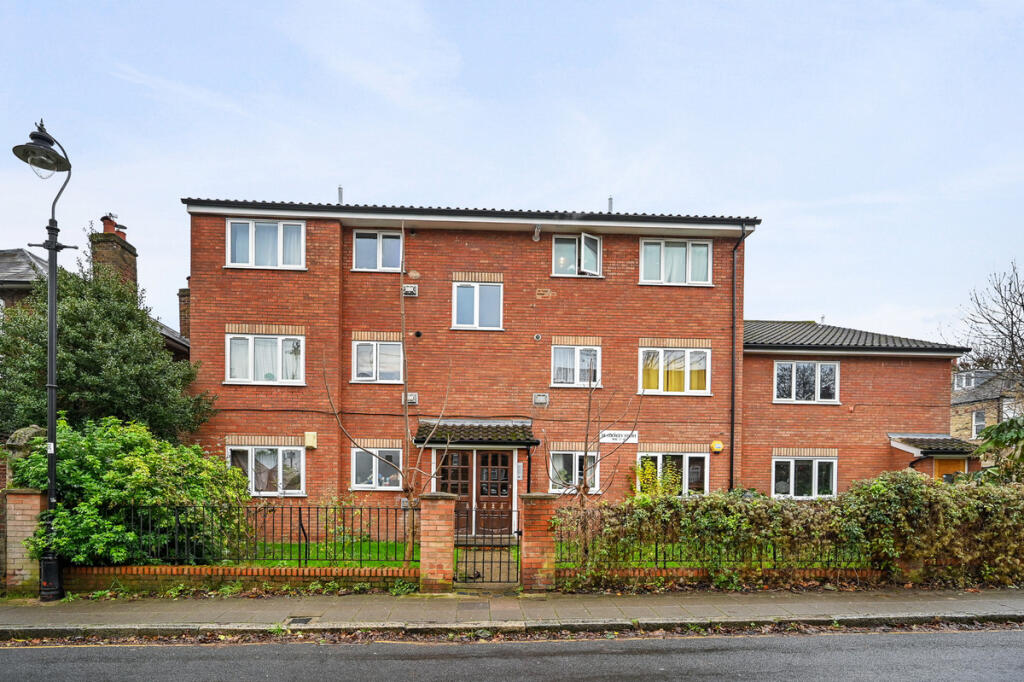 Main image of property: 117 Avenue Road, London, W3 8