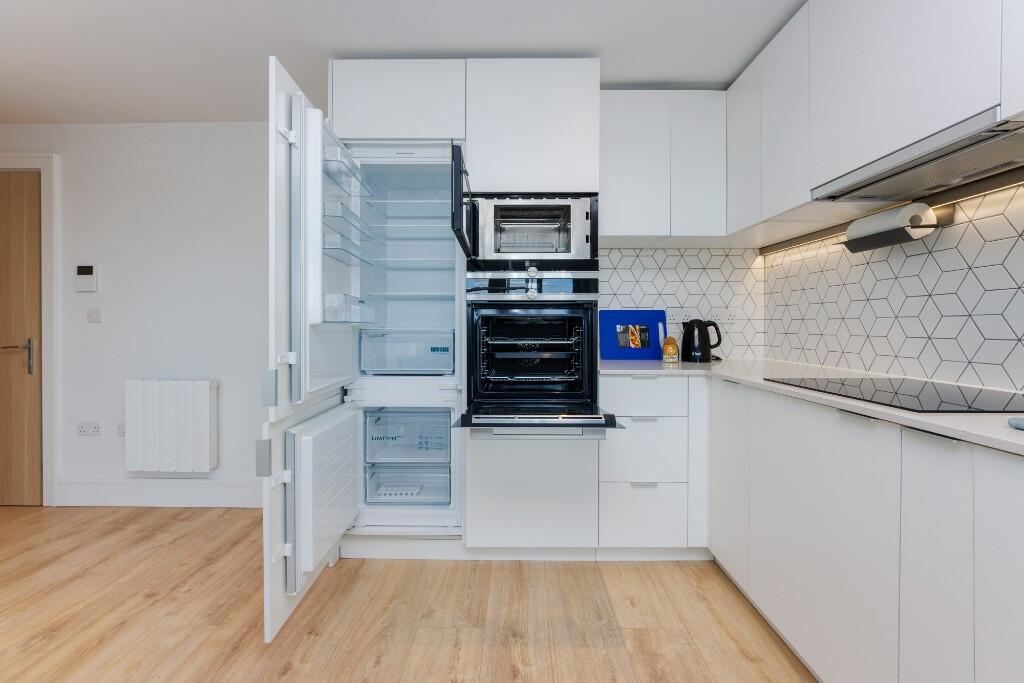 Apartment in London, Royal Borough of Kingston upon Thames - View 3