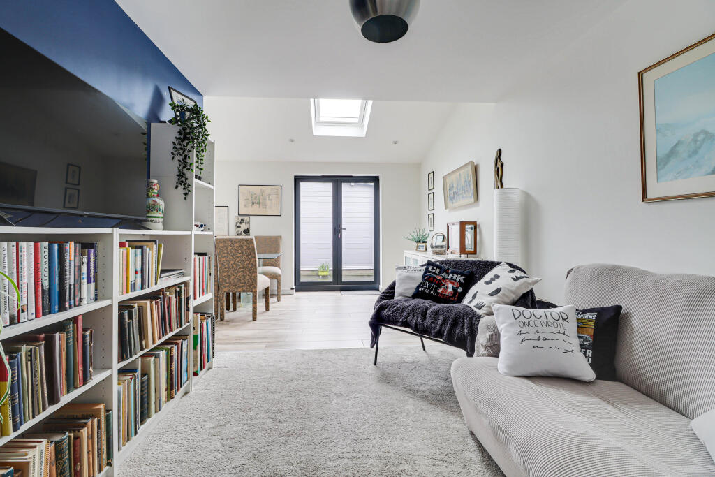 Additional image 9 of Cell Barnes Lane, St Albans, AL1