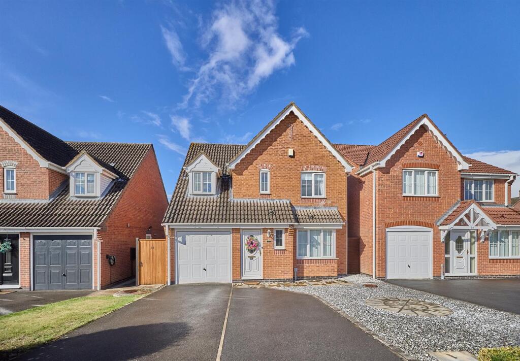 Main image of property: Cadeby Close, Hinckley