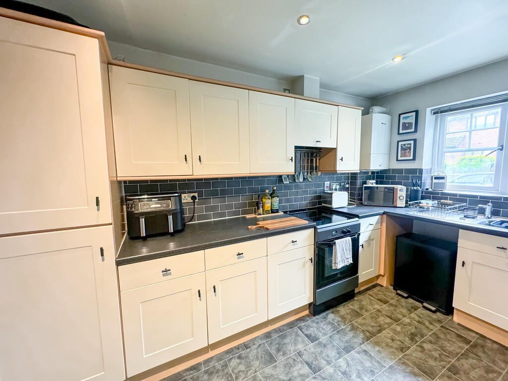 House in Penpedairheol, Gelligaer - View 5