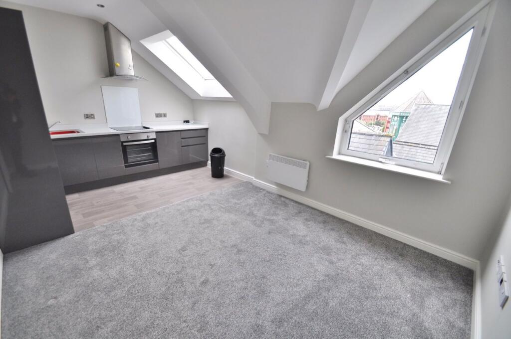 Apartment in Wirral, Liverpool City Region - View 2