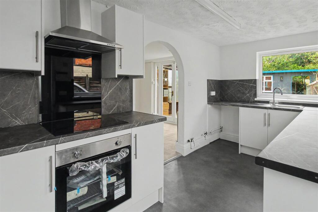 Main image of property: Bramcote Avenue, Beeston, Nottingham