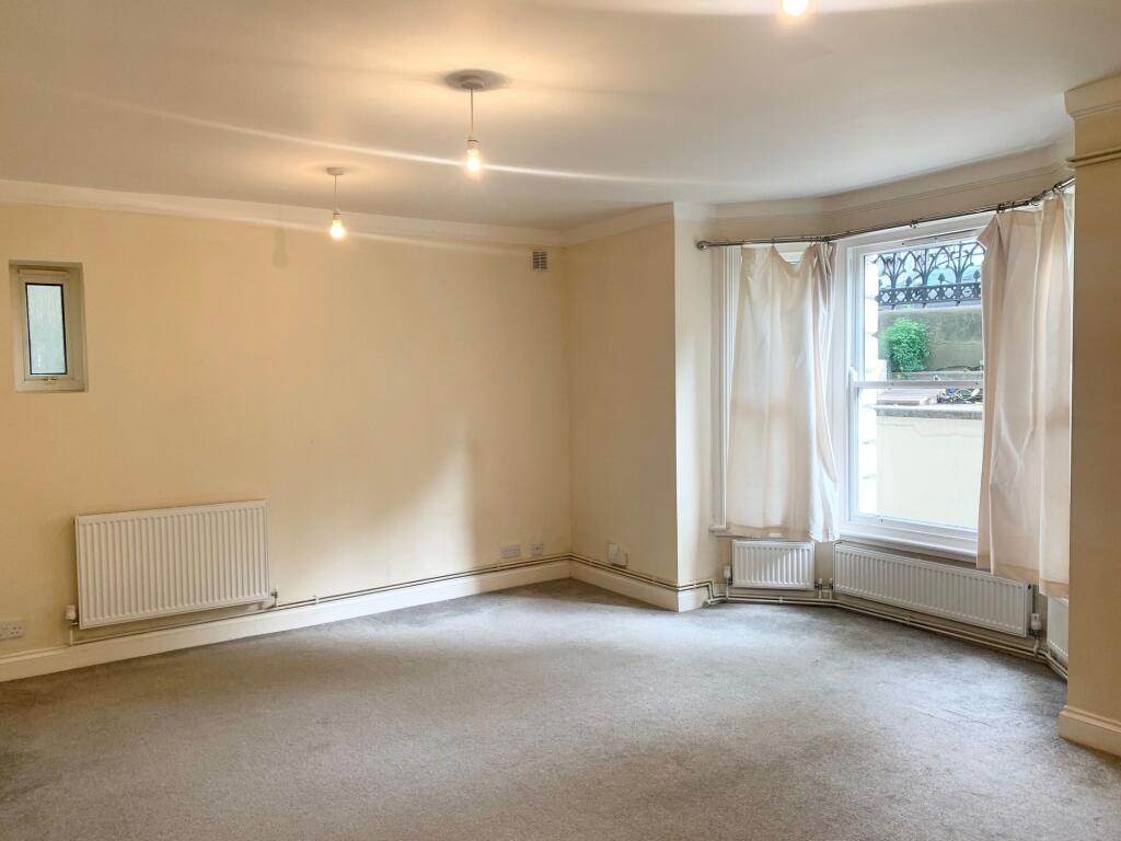 Apartment in Hove, Brighton and Hove - View 2