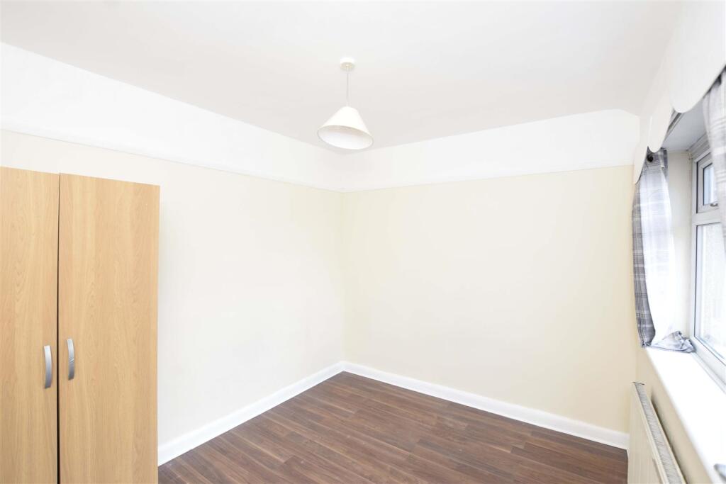 Apartment in Harrow - More