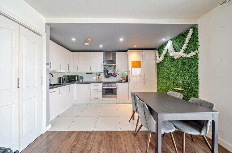 Apartment in London - View 2