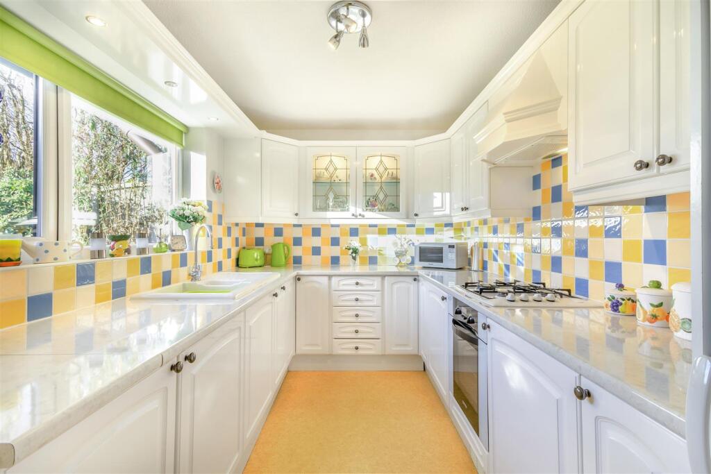 House in Mansfield, Nottinghamshire - View 4