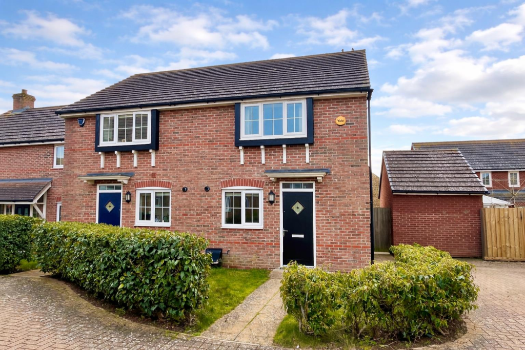 Main image of property: Oak Row, Brixworth, Northampton, NN6